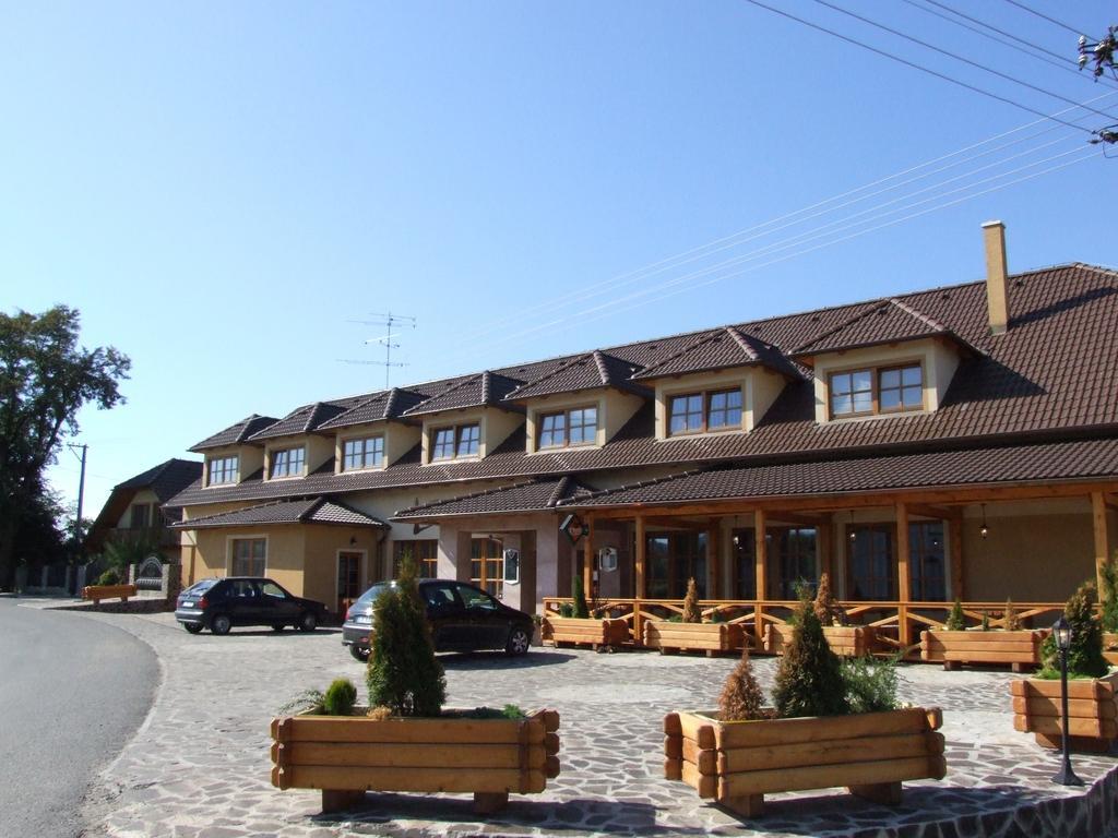Penzion Julkin Dvor Krupina Exterior photo